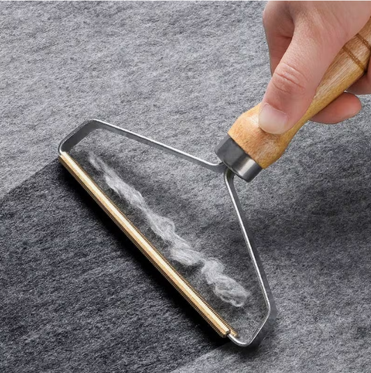 Singular roller handle, versatile for removing pet fur across many surfaces!